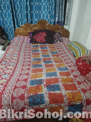 Bed 5/7 feet Queen size